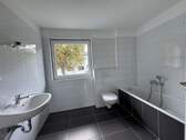 En-suite Bad mit Wanne - 