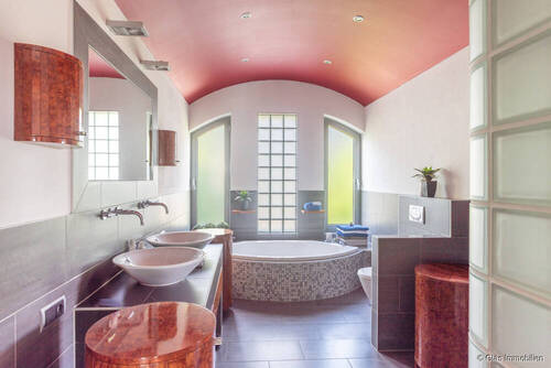 Familienbad mit Badewanne und... - 