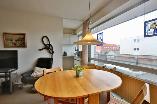 Esstisch - Wohnung mit großem Süd-West-Balkon, 2 Schlafzimmer und mit viel Potenzial