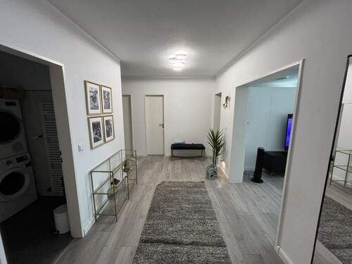 Eingangsbereich - Hochwertig ausgestattet & saniert: 3-Zi. ETW mit Stellplatz in Wiesloch zu verkaufen