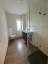 modernisiertes Duschbad im Erdgeschoss - 