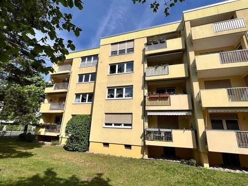 Hausansicht - 3 Zimmer Etagenwohnung zum Kaufen in Nürnberg