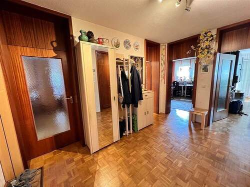 geräumige Eingangsdiele - 