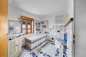 Wannenbad im Erdgeschoss - 