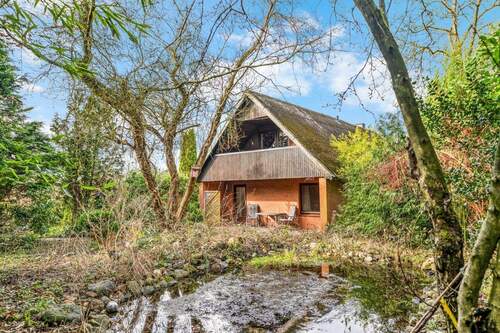 Hausansicht Südausrichtung - Viel Platz und Gestaltungsspielraum für Familien in ruhiger, naturnaher Lage