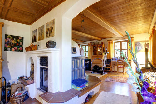 Wohnzimmer (Blick Essbereich) - 6 Zimmer Doppelhaushälfte in Bad Heilbrunn / Oberbuchen