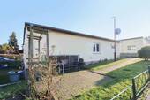 Seitenansicht mit Terrasse - 