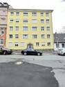 Hausansicht vorn - 3 Raum Wohnung mit Balkon für kleine Familie - Frisch renoviert