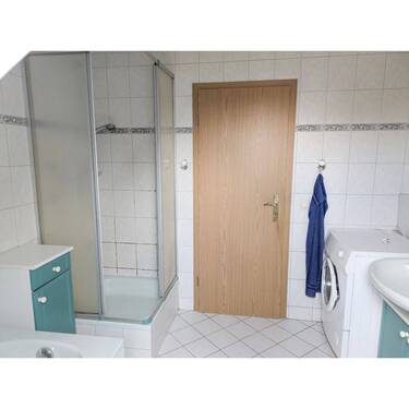 Badezimmer - Dusche und Wanne - 