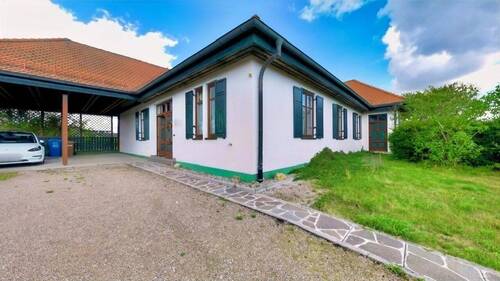 Außenansicht mit Carport - 