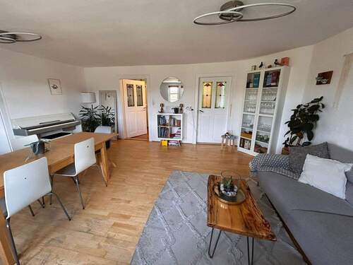 Wohnzimmer - 3 Zimmer Etagenwohnung zur Miete in Coburg