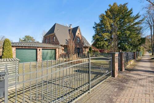 Straßenansicht - 5 Zimmer Einfamilienhaus zum Kaufen in Falkensee