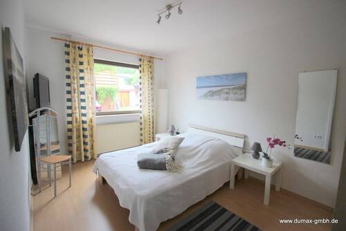 Eingangsbereich mit Gäste WC + Abstellraum (7) - Mehrfamilienhaus, Wohnhaus mit 250,70 m² in Brockum zum Kaufen