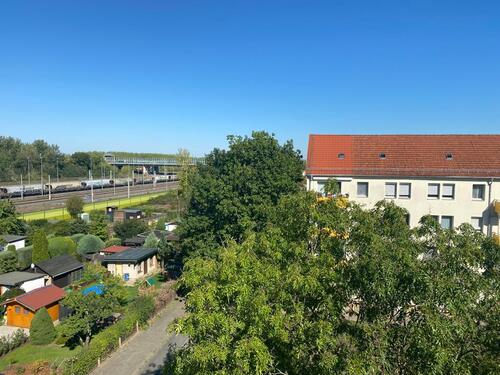 Ausblick - 1,5-Zimmer-Wohnung im DG - 185,00 EUR Kaltmiete, ca.  28,30 m² Wohnfläche