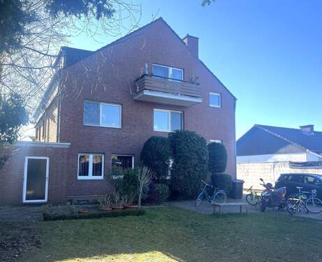 Hausansicht Garten - 1 Zimmer Mehrfamilienhaus, Wohnhaus in Köln