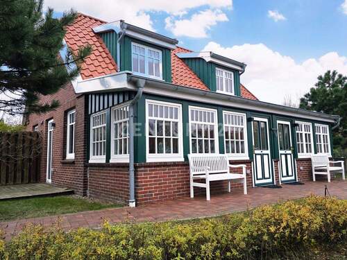 Ansicht vorne - 9 Zimmer Mehrfamilienhaus, Wohnhaus zum Kaufen in Spiekeroog