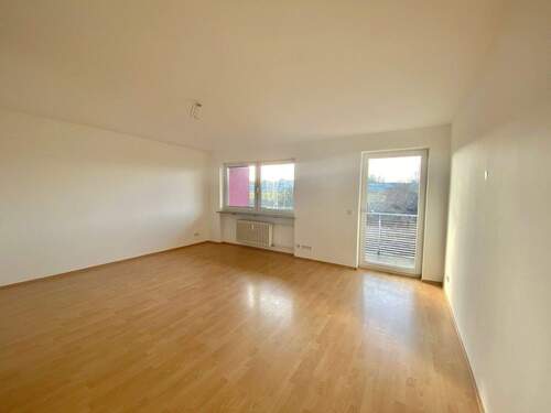 Wohnzimmer - 3 Zimmer Etagenwohnung in Coburg