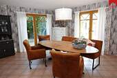 Esszimmer mit Zugang zu Garten - 
