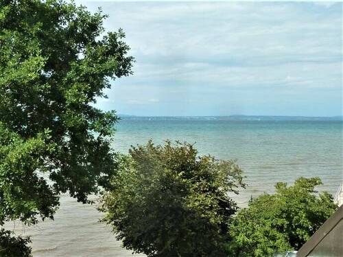 Seesicht - Ab 01.05.26: Gepflegte 2-Zi.-DG-Whg. in 1.Seereihe mit direktem Seezugang und unverbaubarer Seesicht