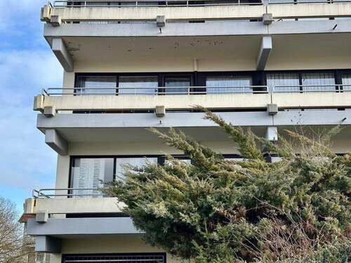 Außenansicht mit Balkon - 