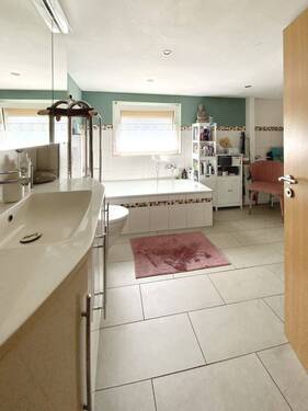 Badezimmer 1 im Erdgeschoss - 