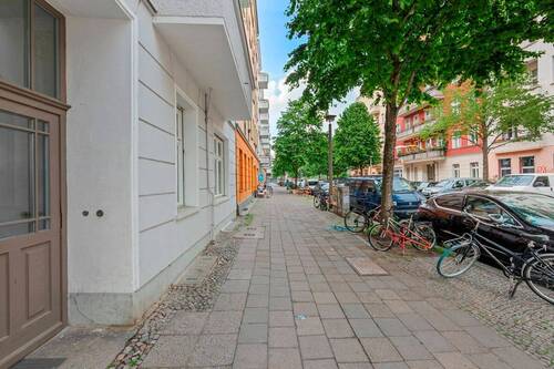 Vor dem Haus - 