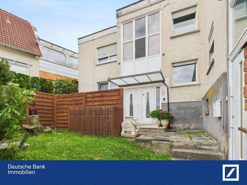 Außenansicht - Großzügige 4 ZKB Wohnung mit Garten & Garage in Rodenbach