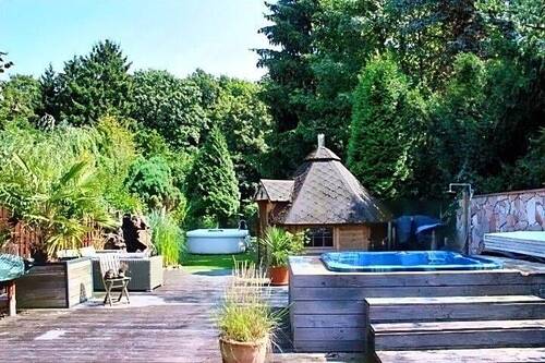 Garten mit Pool, Whirlpool und Sauna - 5 Zimmer Mehrfamilienhaus, Wohnhaus zum Kaufen in Duisburg