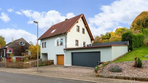 Außenansicht 2 - Charmantes EFH mit großem Garten, Südterrasse und moderner Ausstattung in idyllischer Lage