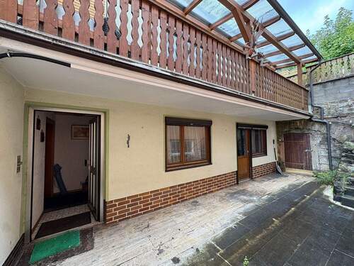 Zugang Wohnhaus - 6 Zimmer Mehrfamilienhaus, Wohnhaus zum Kaufen in Rödental