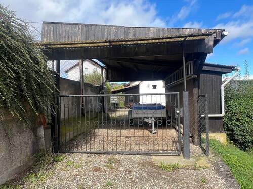 Untere Einfahrt zum Carport und Haus - 