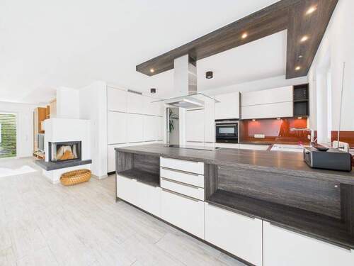 Wohnbereich mit Einbauküche - 