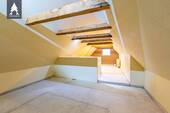 Schlafzimmer DG - Keine Immobilie von der Stange - 49.000,00 EUR Kaufpreis, ca.  100,00 m² Wohnfläche
