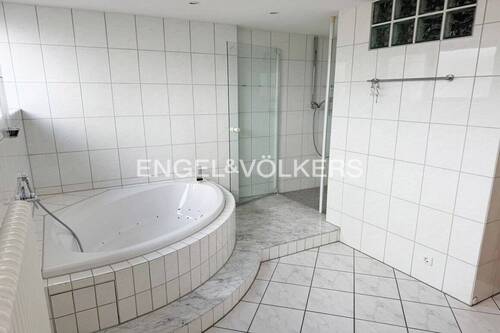 Bild 2 - 4 Zimmer Etagenwohnung zur Miete in Ammerbuch-Pfäffingen