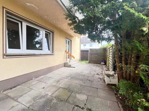 Die großzügige Terrasse wartet bereits auf Ihre Ideeni - 3 Zimmer Etagenwohnung in Gochsheim