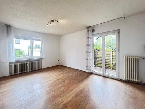Wohnzimmer mit Terrassenzugang - Etagenwohnung mit 59,00 m² in Gochsheim zum Kaufen