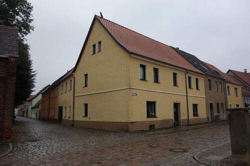 Frontansicht - Provisionsfreier Erwerb eines Einfamilienhauses in Mühlberg aus Bankenverwertung