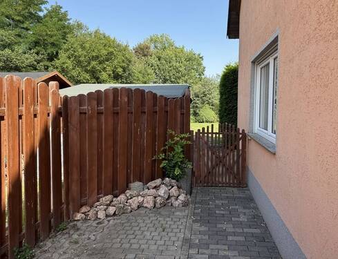 Seitenzugang zum Garten - 