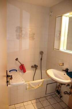 Bad 1 mit Wanne - 