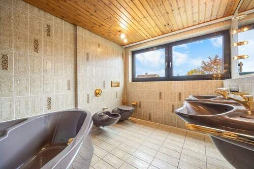 Bad mit Wanne Obergeschoss - 