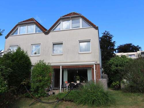 Hausansicht Garten - 5 Zimmer Mehrfamilienhaus, Wohnhaus zum Kaufen in Bergheim