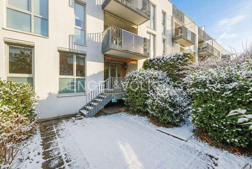 Rückansicht KI-optimiert - 2 Zimmer Etagenwohnung in Norderstedt