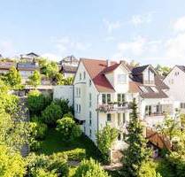 Wohnen mit Mehrwert: Neuwertige Doppelhaushälfte mit Einliegerwohnung, Garten und Fernblick - Holzgerlingen