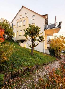 Hausansicht - 8 Zimmer Doppelhaushälfte zum Kaufen in Holzgerlingen