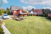 Hausansicht mit Grundstück - 4 Zimmer Einfamilienhaus in Hainichen