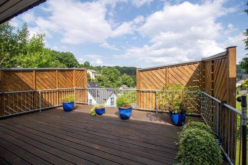 Terrasse - 7 Zimmer Einfamilienhaus zum Kaufen in Siegen