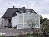 Hausansicht mit Wintergarten - 