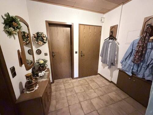 Eingangsbereich rechts - 7 Zimmer Einfamilienhaus in Bremen