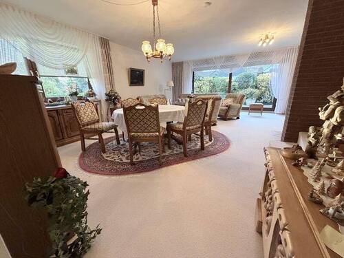 Wohn- und Esszimmer links - 