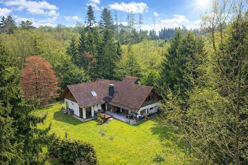 Luftbild Gesamtansicht - Einzigartiges Anwesen für Freiheitsmenschen - mit Wohnhaus und 16.712 m² purer Natur am Waldrand